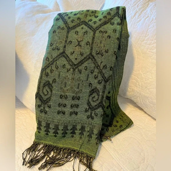 Green and Black Patterned Pashmina with Fringe - Picture 1 of 3